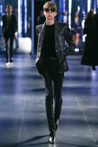 Look 60
